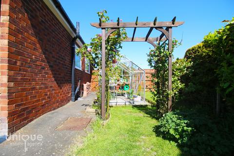 16 Dianne Road, Thornton-cleveleys, FY5 4EF