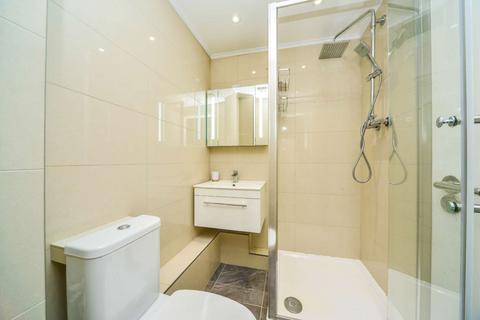 2 bedroom flat to rent, Rogers Court, Canary Wharf, London