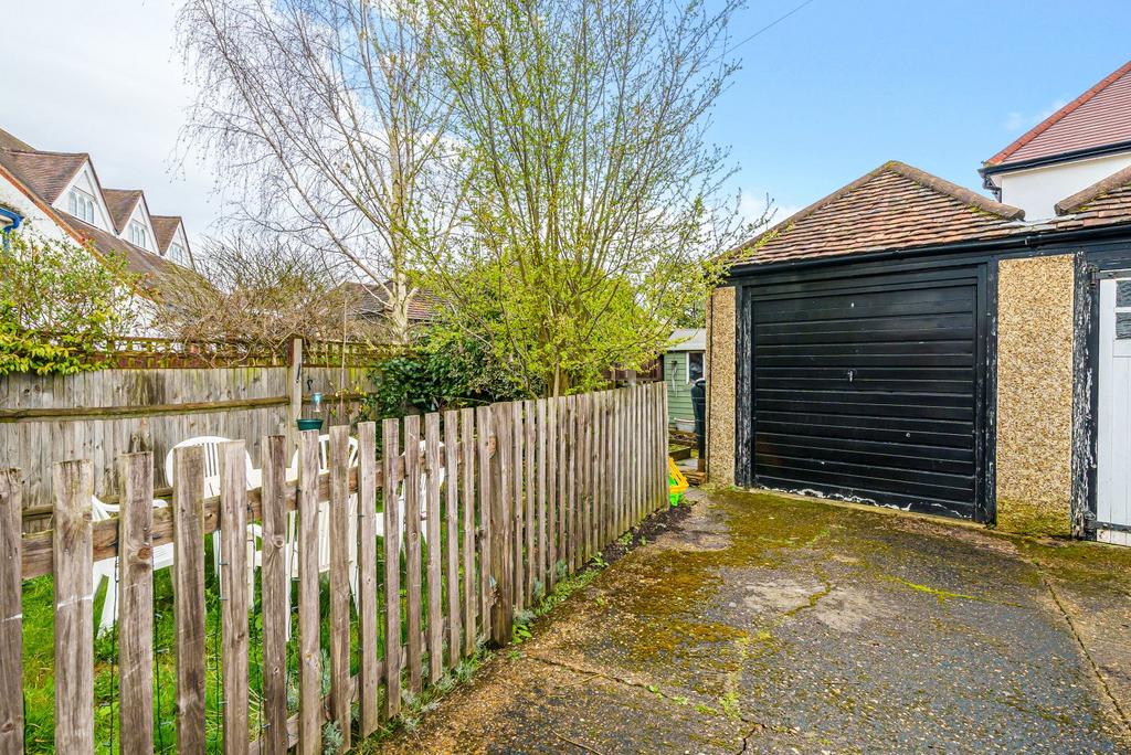 Speer Road, Thames Ditton, KT7 2 bed £450,000