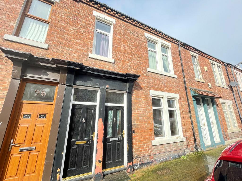 Dacre Street, Laygate, South Shields... 2 bed ground floor flat £40,000