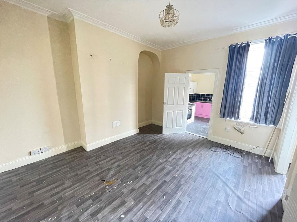 Dacre Street, Laygate, South Shields... 2 bed ground floor flat £40,000