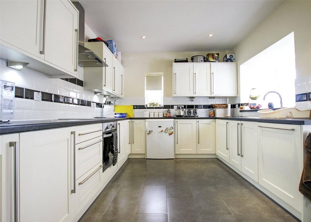 Fowlers Lane, Bracknell, Berkshire, RG12 4 bed bungalow £625,000