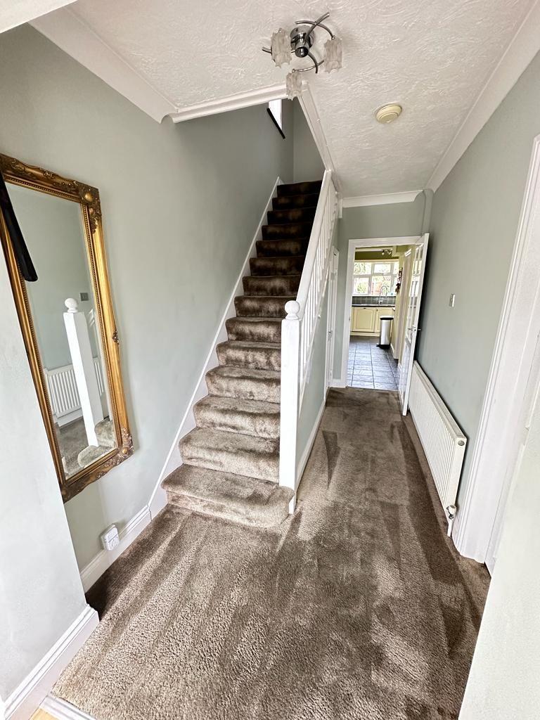 Meynell Avenue, Canvey Island 3 bed semidetached house £385,000