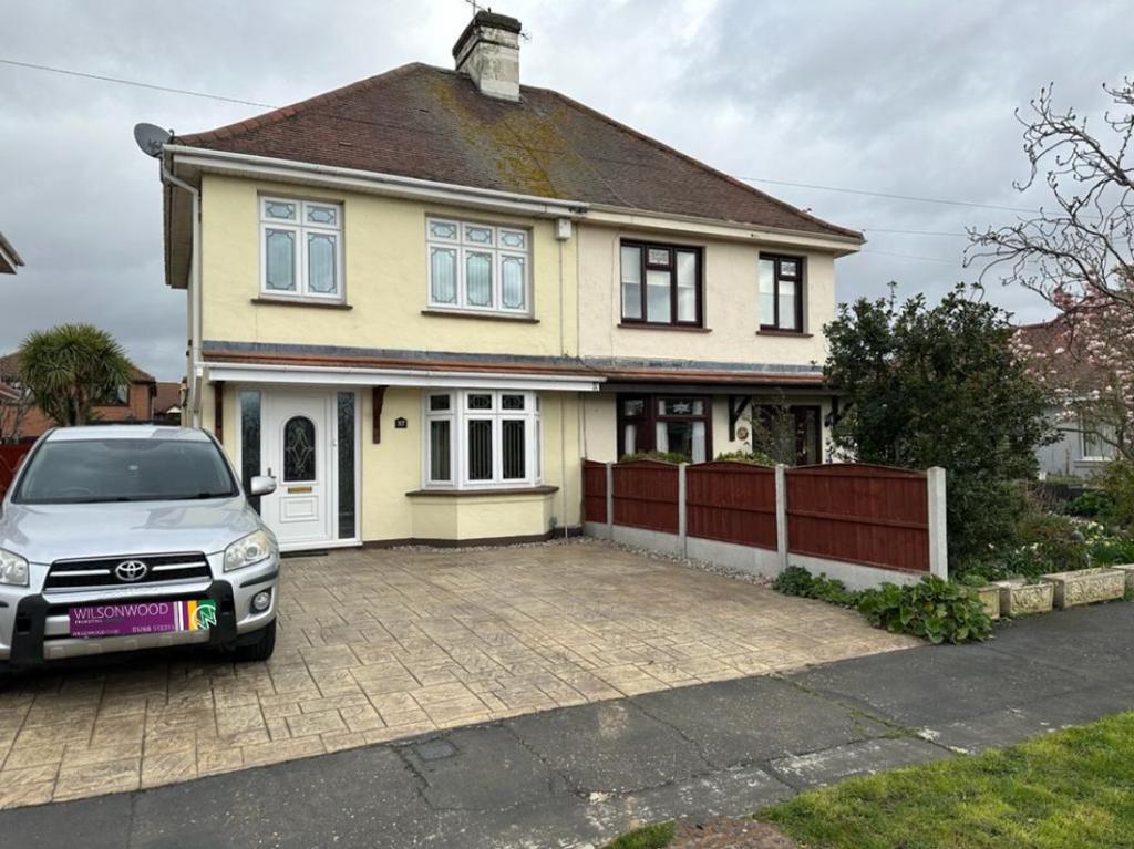 Meynell Avenue, Canvey Island 3 bed semidetached house £385,000