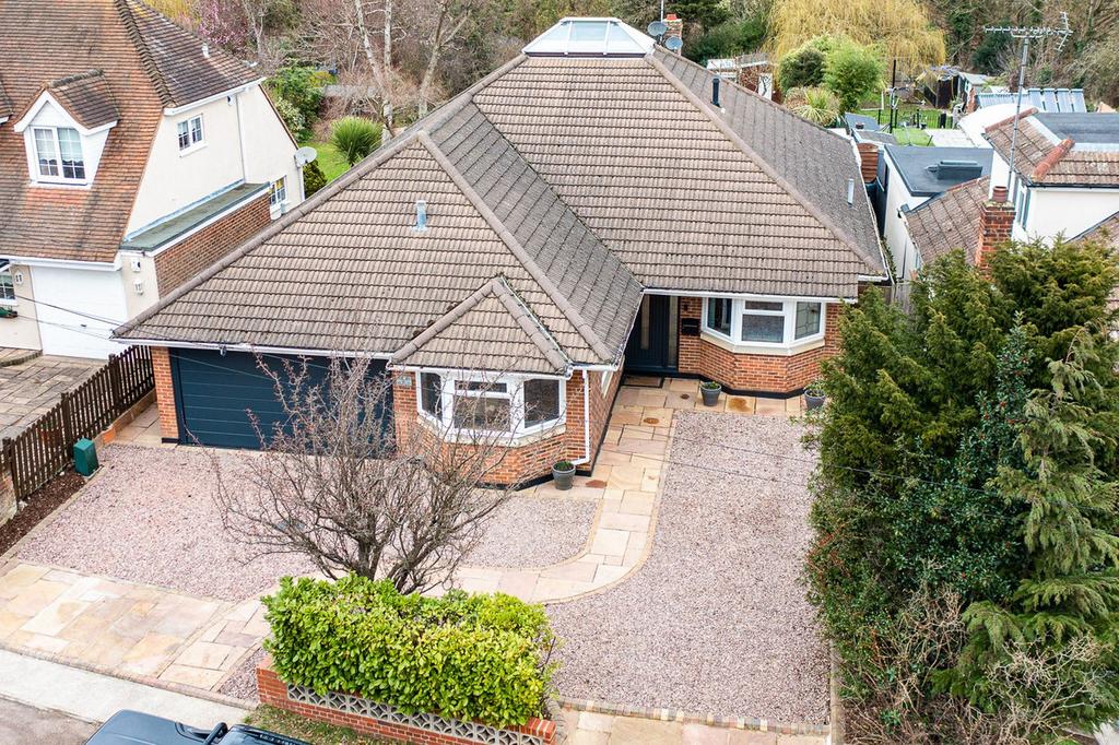 Daws Heath Road, Benfleet, SS7 4 bed detached house for sale £865,000