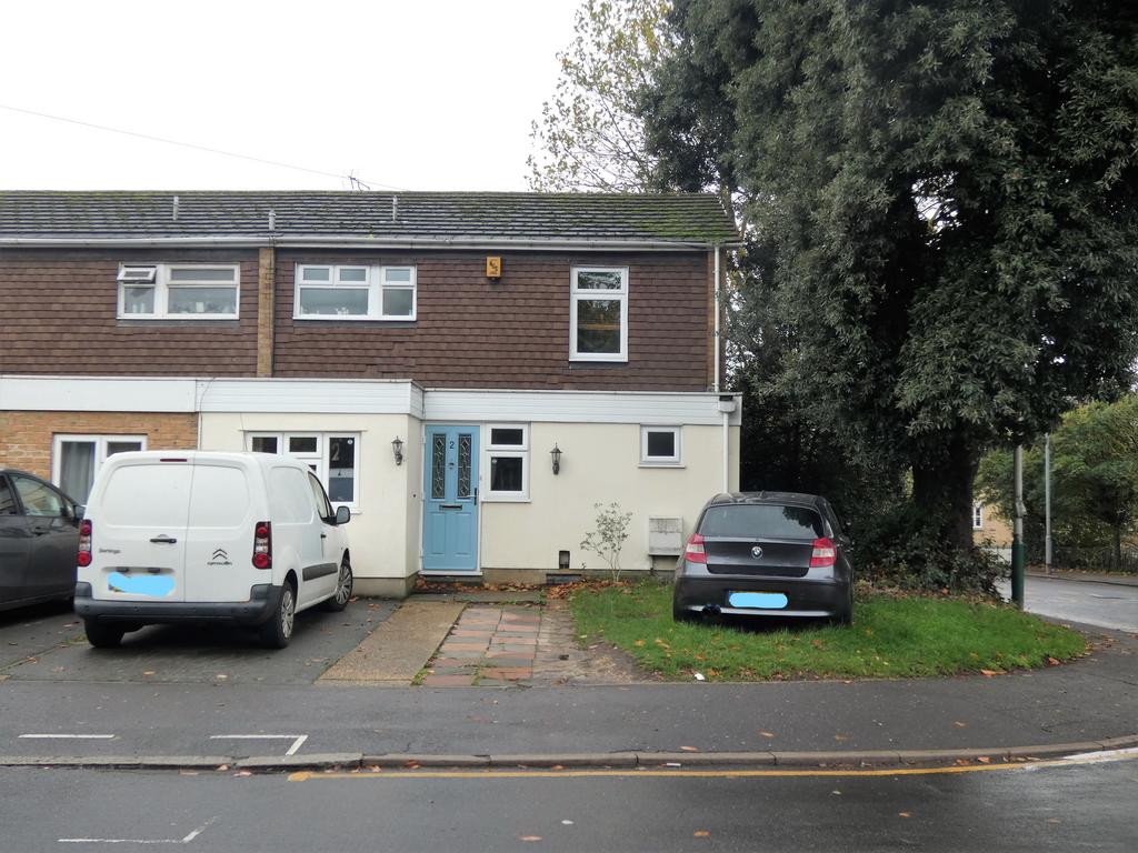 Manor Road, Romford RM1 3 bed end of terrace house for sale £425,000