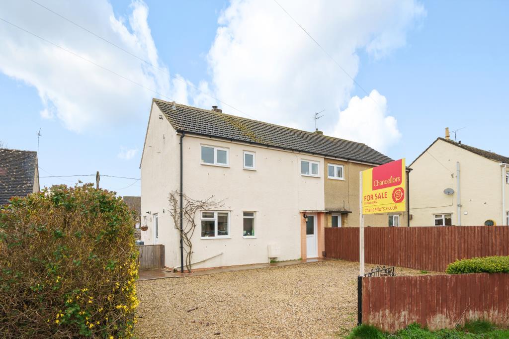 Bampton, Oxfordshire, OX18 3 bed semidetached house for sale £325,000