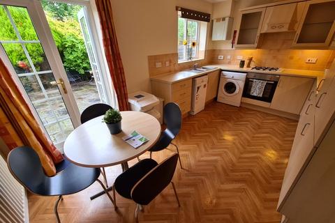 3 bedroom terraced house to rent, Chervil Close, Manchester, M14