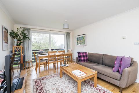 2 bedroom apartment for sale, Parkmore Close, Woodford Green, IG8