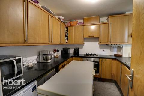 4 bedroom end of terrace house for sale, Lockwell Road, Dagenham