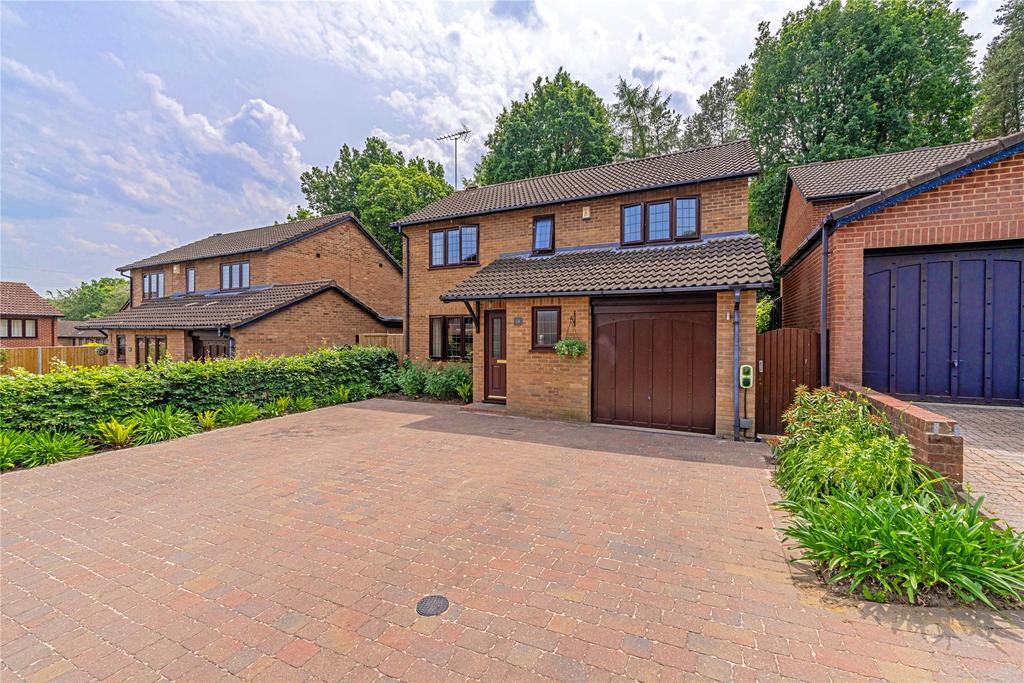 Tiffany Close, Wokingham, Berkshire, RG41 4 bed detached house for sale
