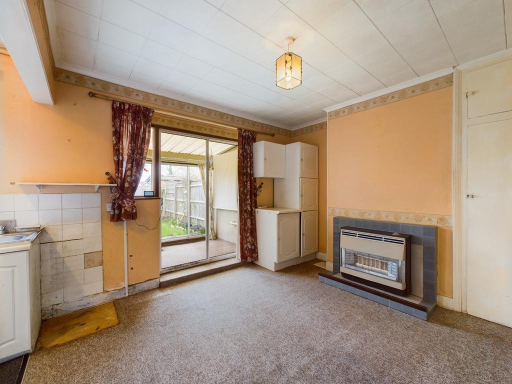 Cromwell Avenue, Aylesbury HP19 3 bed end of terrace house £299,950