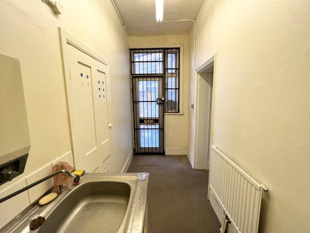 Green Lanes, Palmers Green, N13 Office to rent £850 pcm (£196 pw)