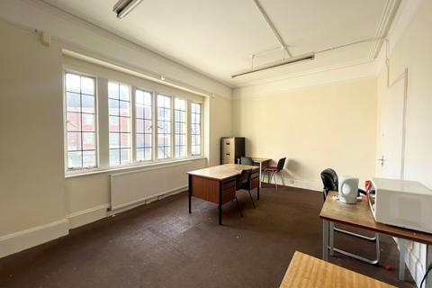 Office to rent, Green Lanes, Palmers Green, N13