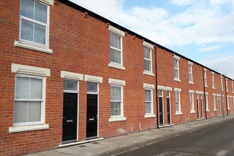 2 bedroom townhouse to rent, Waverley Street, Middlesbrough TS1