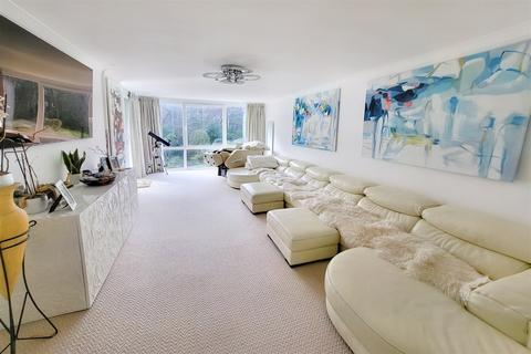 2 bedroom flat for sale, West Cliff