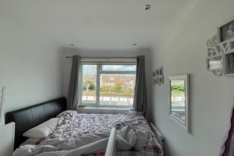 2 bedroom apartment to rent, Coppers Mead