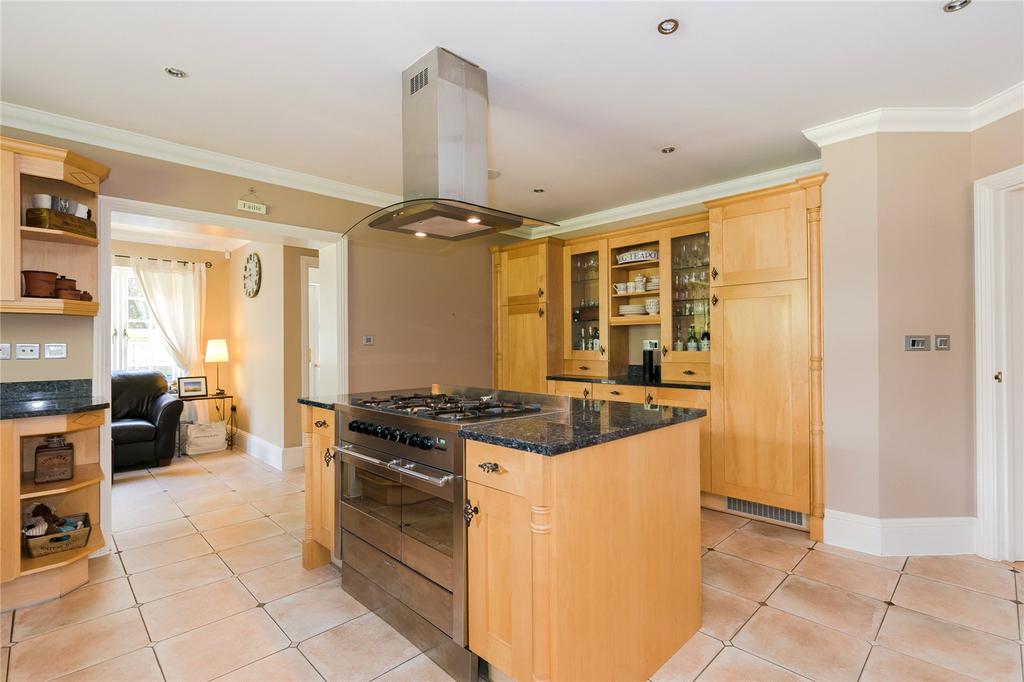 Ledborough Gate, Beaconsfield, HP9 7 bed detached house £5,950 pcm (£