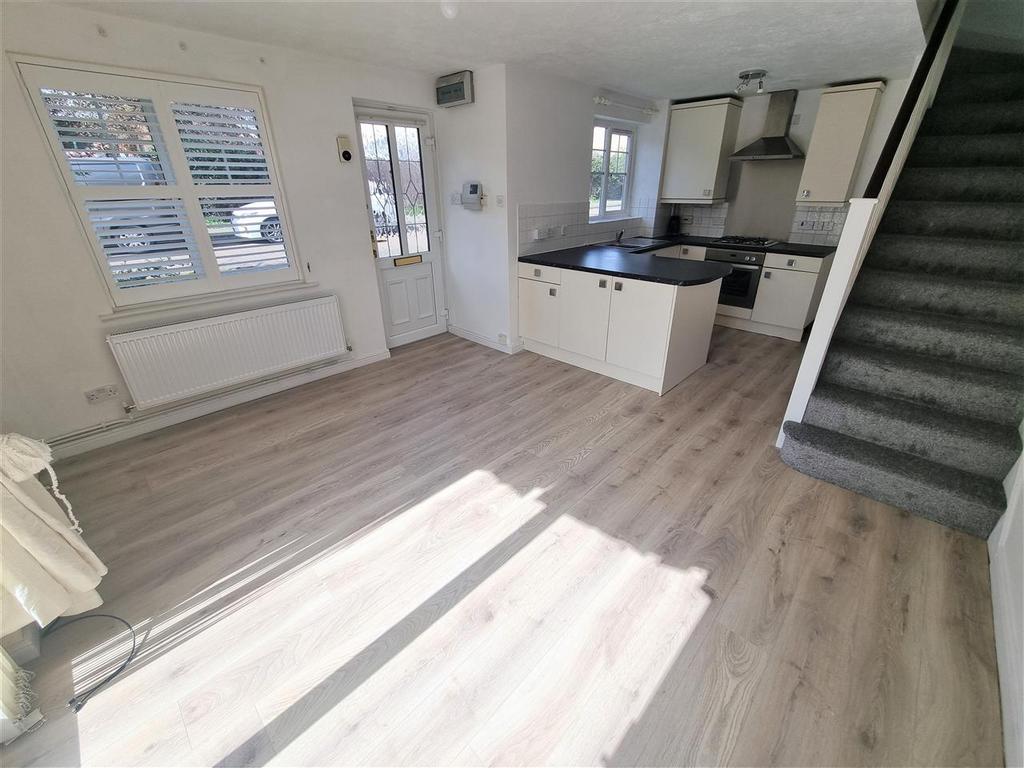 Westminster Close, Feltham 1 bed end of terrace house £325,000