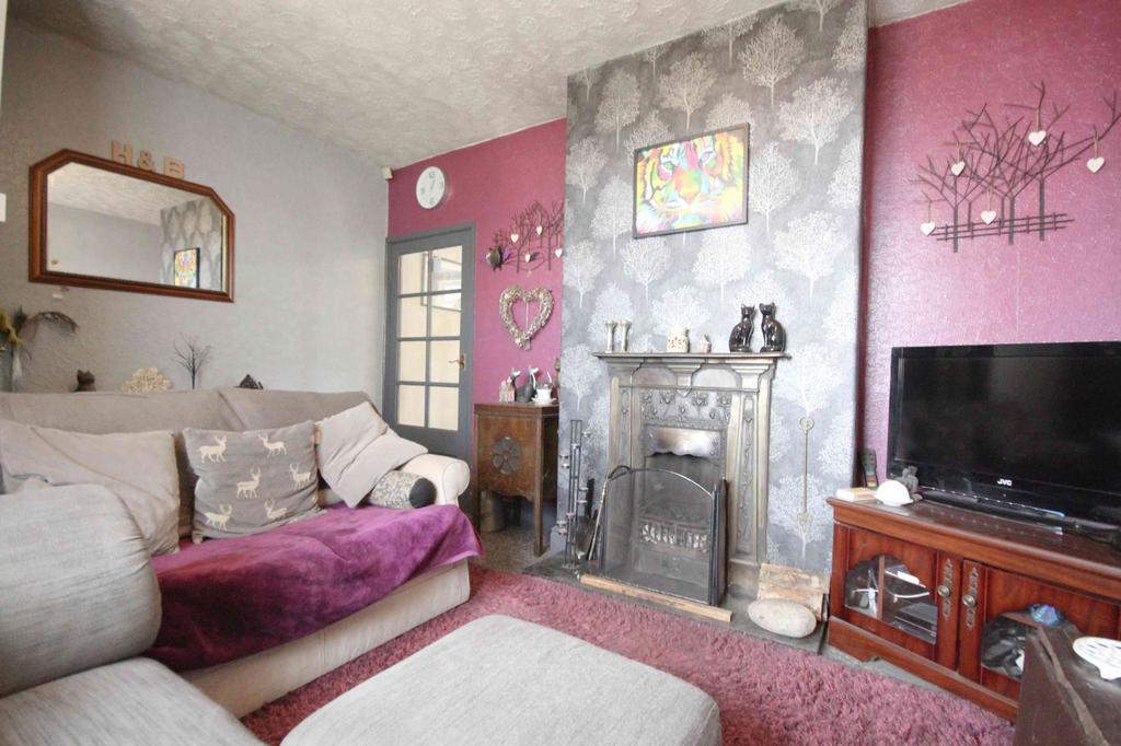 Station Road, Weaverham, CW8 2 bed semidetached house £185,000