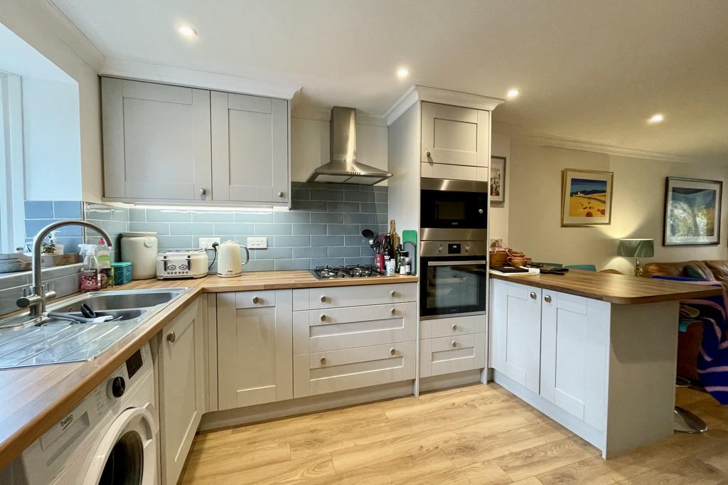 Heron Ridge, Polegate, East Sussex, BN26 3 bed end of terrace house £