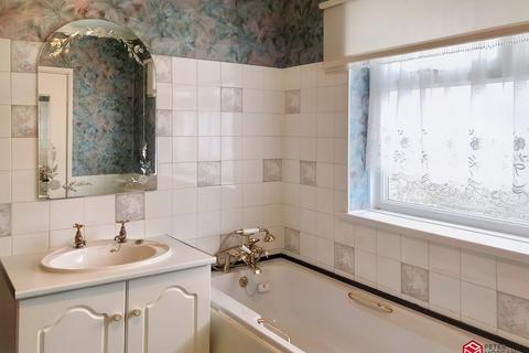 12 Heol Pantglas, Neath, SA10 7UE