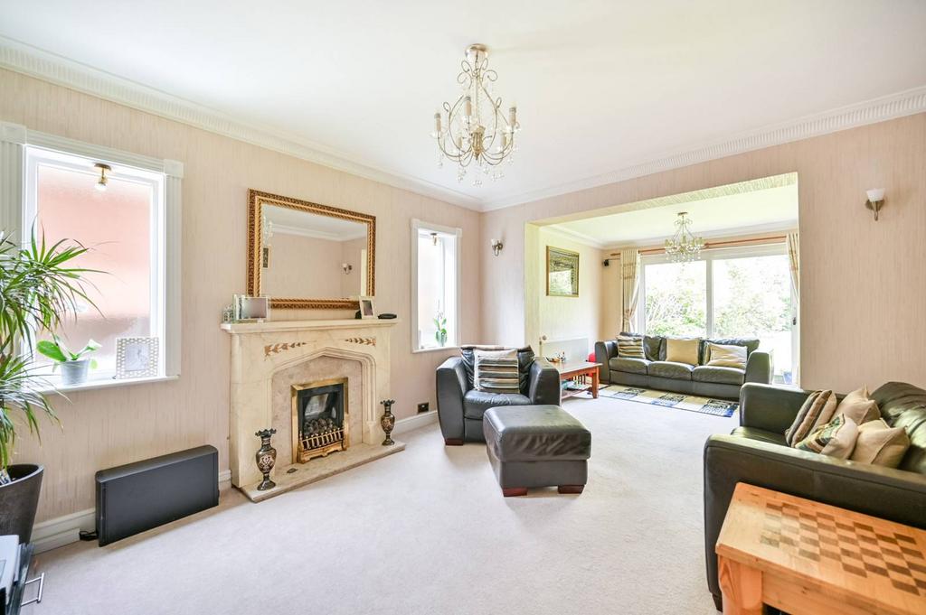 Sutton Avenue, Slough, SL3 4 bed detached house - £1,150,000