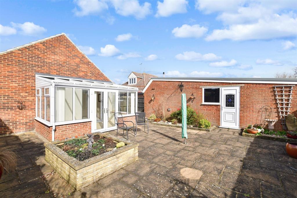 Whiteheads Lane, Bearsted, Maidstone, Kent 3 bed detached bungalow for