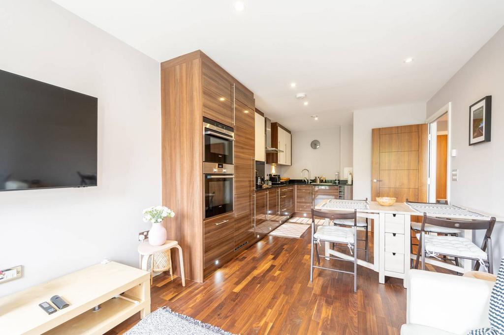 Dungannon House, Fulham Broadway, London, SW6 2 bed flat £2,999 pcm (£692 pw)