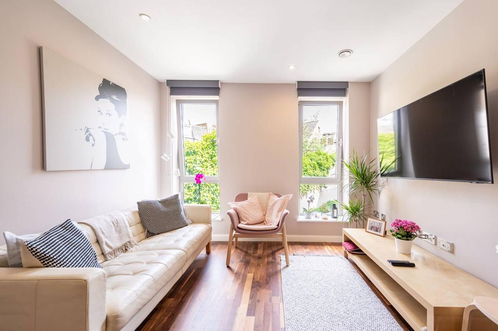 Dungannon House, Fulham Broadway, London, SW6 2 bed flat £2,999 pcm (£692 pw)