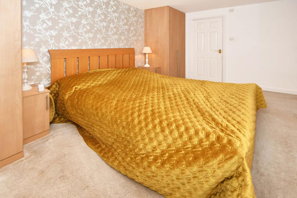 Bedroom One &amp; En-suite Shower Room