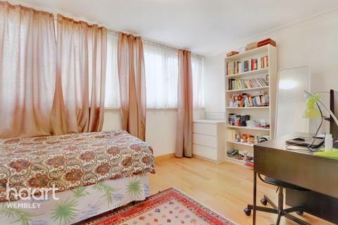 37 Clement Close, London, NW6 7AN