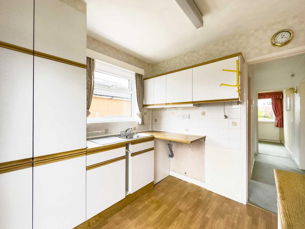 Chevins Close, Batley 2 bed semi-detached bungalow - £175,000