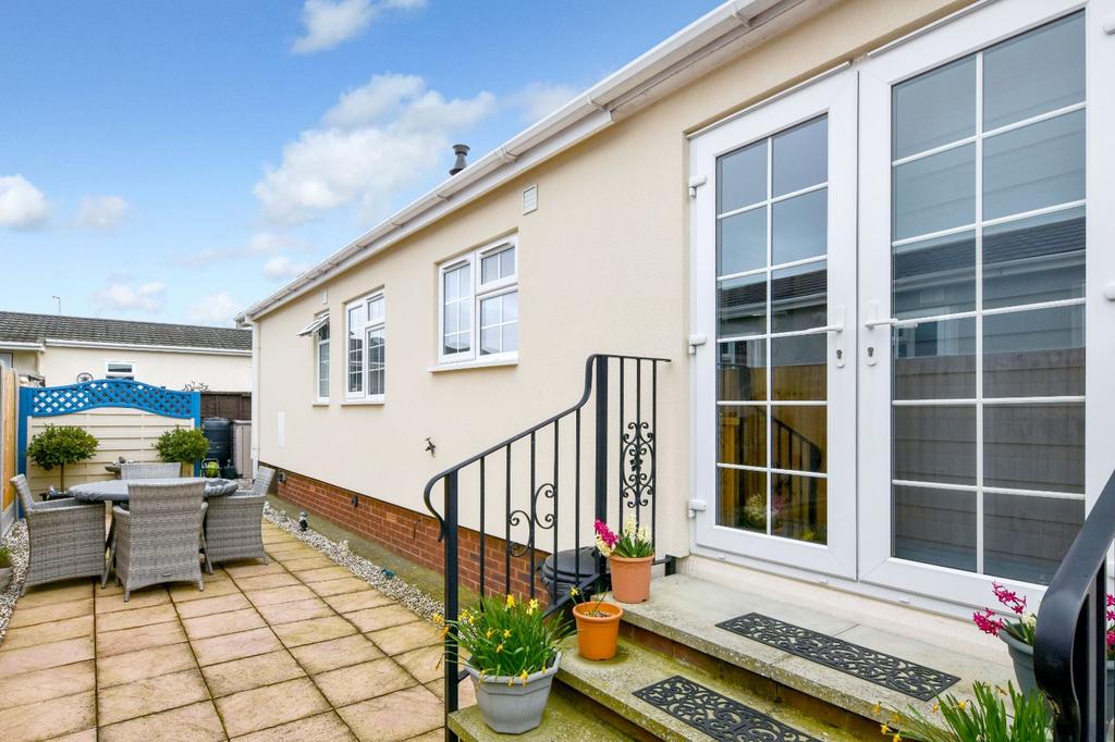 East Beach Park, Shoeburyness, Essex, SS3 2 bed bungalow for sale £