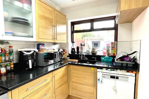5 bedroom semi-detached house to rent - The Vale, Cricklewood, NW11