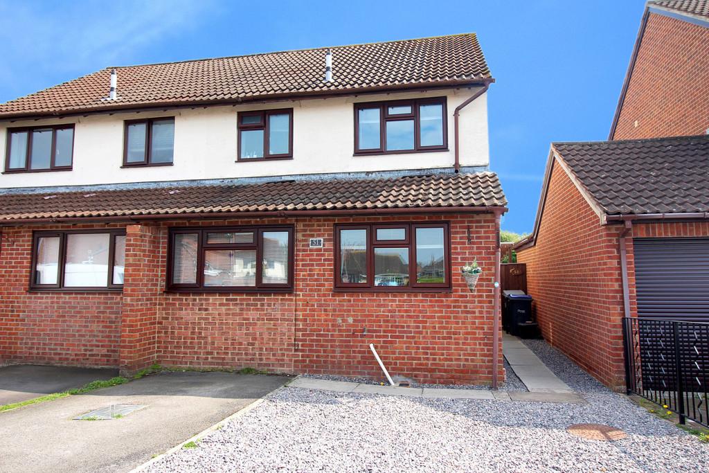 Gloucester Walk, Westbury 4 bed semidetached house £270,000