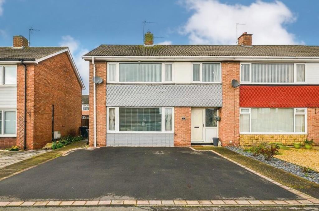 Oak Grove, Northallerton 3 bed end of terrace house £190,000