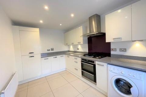 4 bedroom townhouse to rent, Furnace Green, Crawley