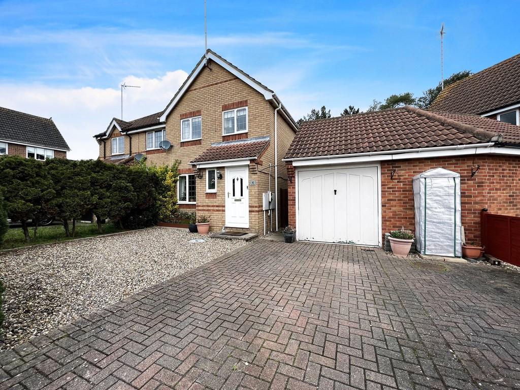 Darby Close, Bury St. Edmunds 3 bed semidetached house for sale £325,000