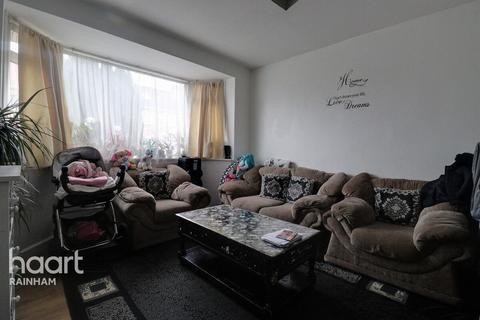 2 Berwick Pond Close, Rainham, RM13 9QP
