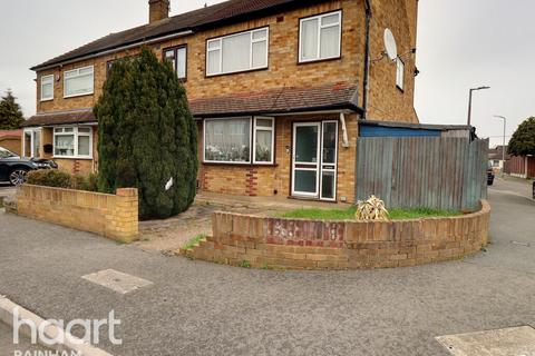 2 Berwick Pond Close, Rainham, RM13 9QP