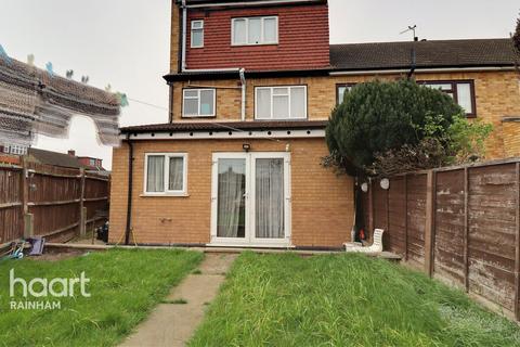 2 Berwick Pond Close, Rainham, RM13 9QP