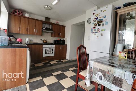 2 Berwick Pond Close, Rainham, RM13 9QP