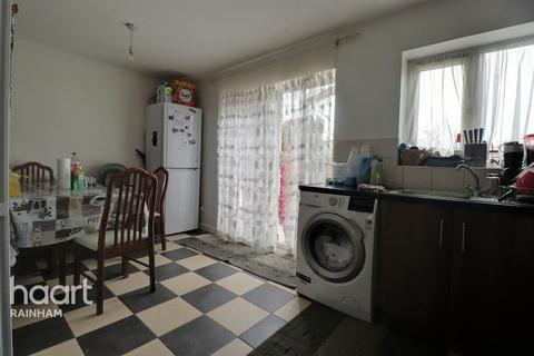 2 Berwick Pond Close, Rainham, RM13 9QP