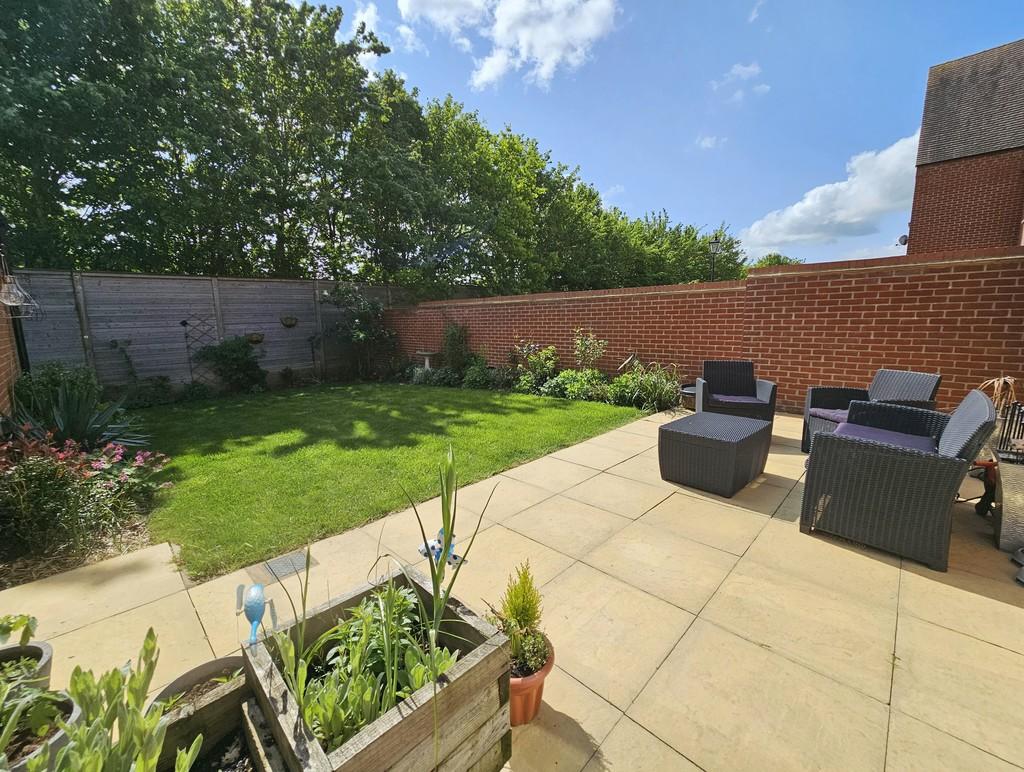 Foxhills Way, Brackley 3 bed detached house for sale £369,950