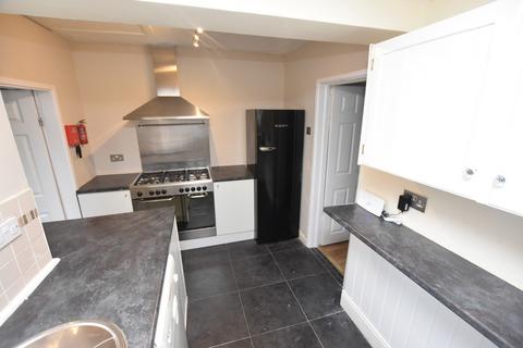 2 bedroom terraced house to rent, Westminster Road, Hoole
