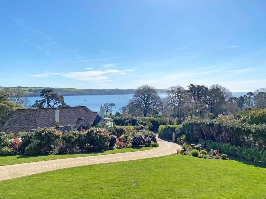 Feock 350 metres from Loe Beach, Cornwall 4 bed detached house for