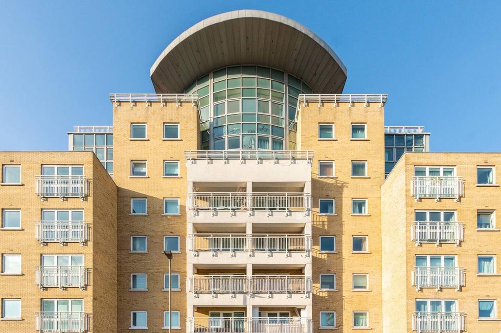 Oyster Wharf, Battersea, London, SW11 2 bed flat £3,987 pcm (£920 pw)