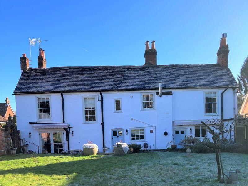 Droxford, Nr Petersfield / Winchester, Hampshire 2 bed semidetached