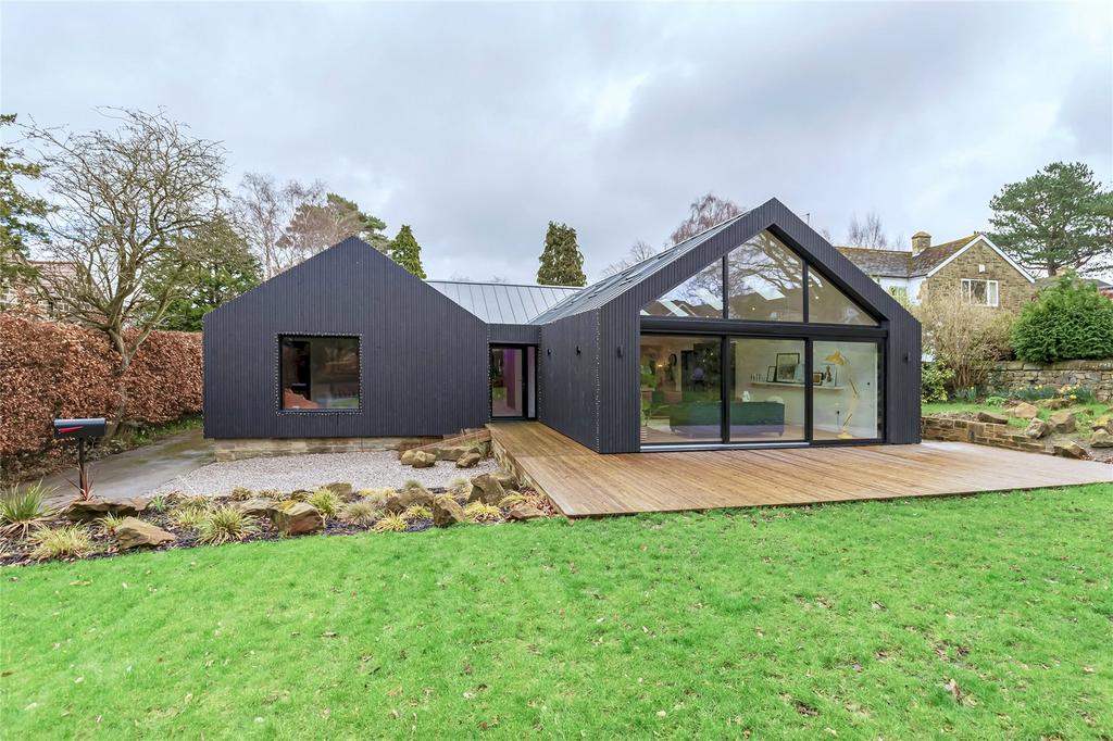 Victoria Avenue, Ilkley, West Yorkshire, LS29 4 bed detached house for